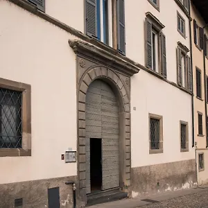 https://casa-legami-mansarda-con-vista-in-citta-alta.italymilanhotels.net
